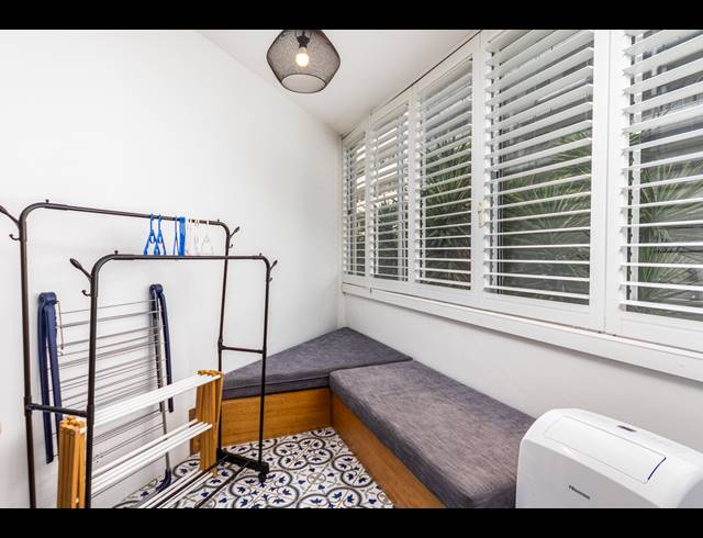 1 BEDROOM APARTMENT TO LET IN SEA POINT